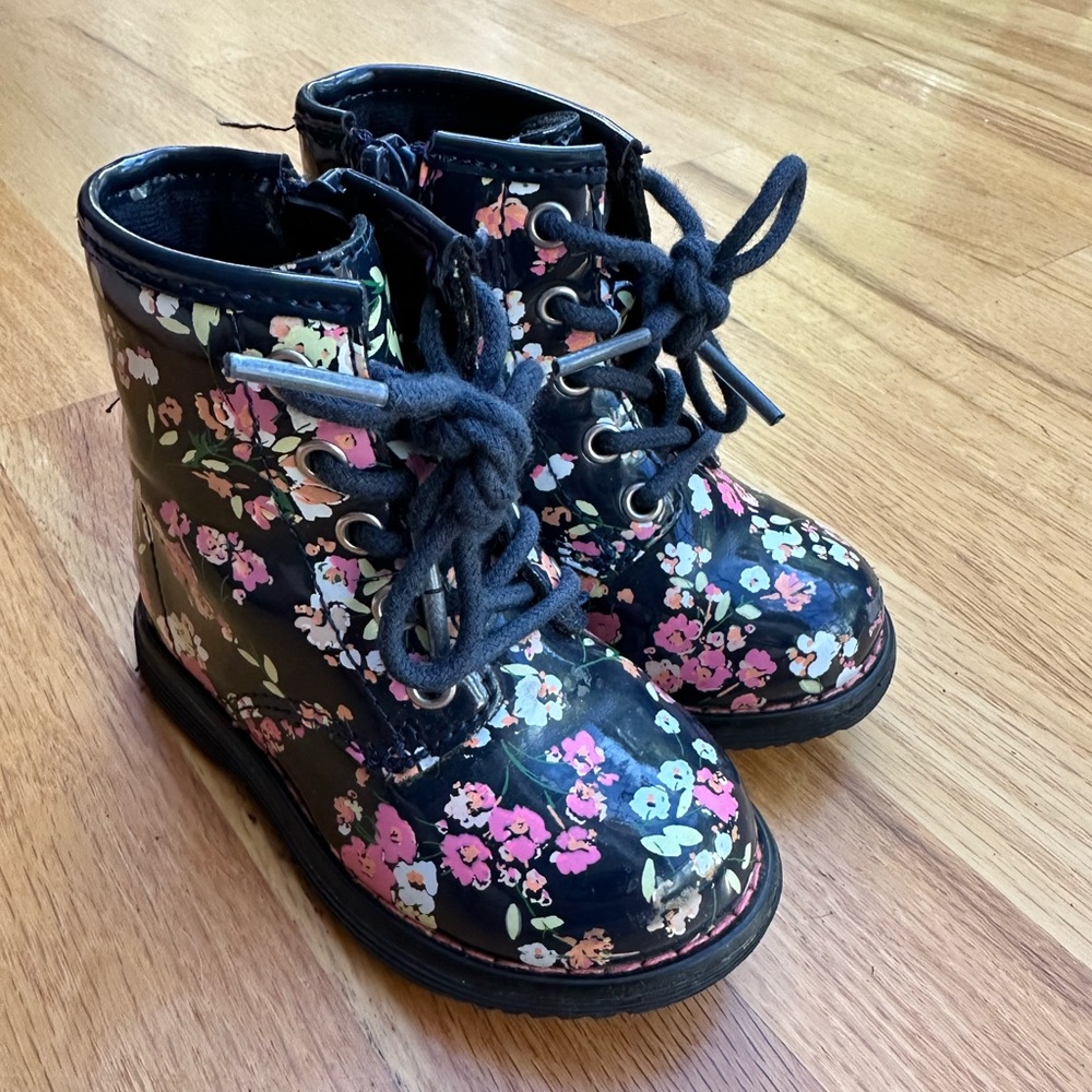 Toddler Size 4 Zip-Up Flower Boots